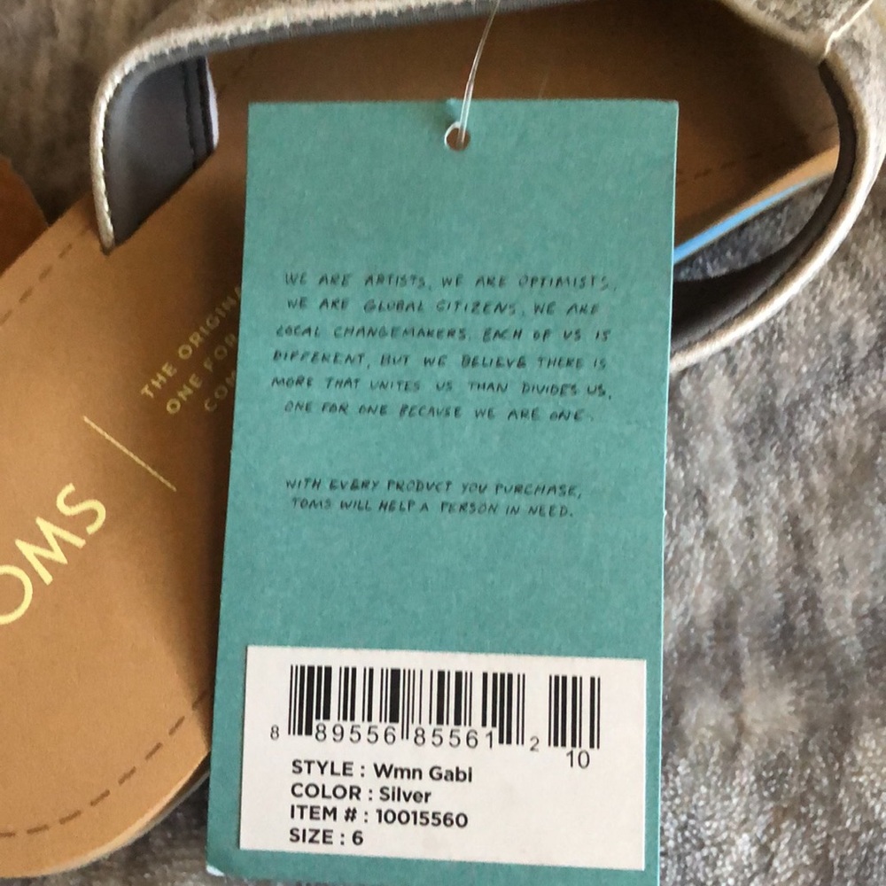 Women's toms flip-flops silver with stretchy toepiece new with tags never worn - Picture 3 of 8